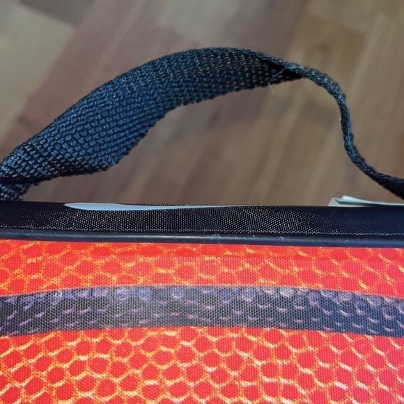 Capital One NCAA women’s Final Four Seat cushions with handle Set of 3 - Picture 9 of 9